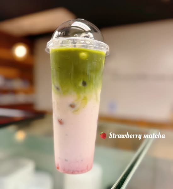 Iced Strawberry Matcha Latte（草莓拿铁）